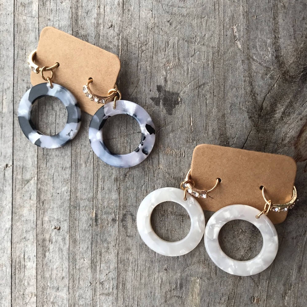 CLEARANCE‼️Resin & faux rhinestone earrings